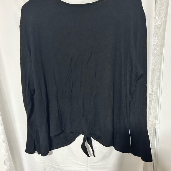 Tribal Black Long Sleeve Button-Down top-2X-ties at bottom- new or like new - Picture 8 of 8